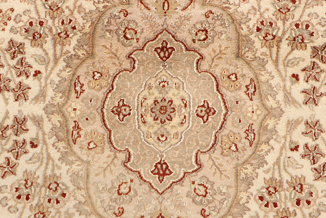 Blanched Almond Isfahan 8' x 10' 1 - No. 68577 - ALRUG Rug Store