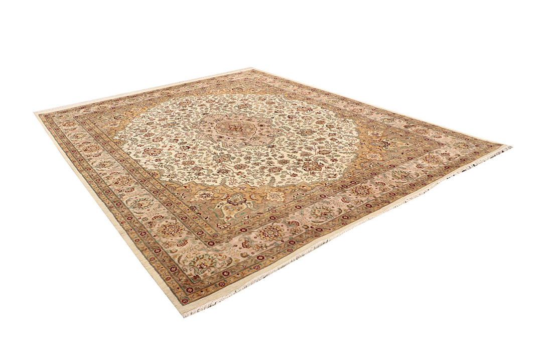 Blanched Almond Isfahan 7' 10 x 9' 11 - No. 68586 - ALRUG Rug Store