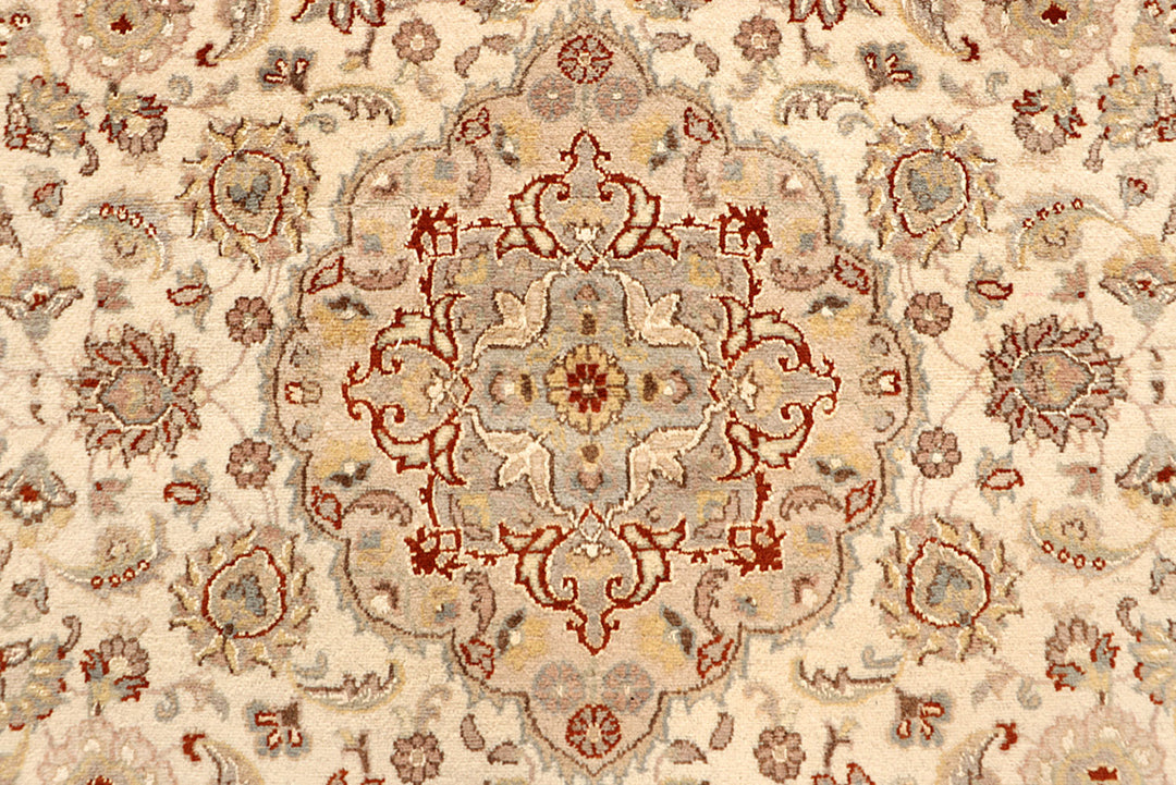 Blanched Almond Isfahan 5' 5 x 7' 11 - No. 68742 - ALRUG Rug Store