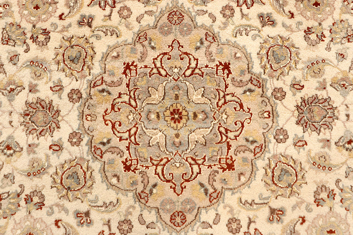 Blanched Almond Isfahan 5' 5 x 7' 11 - No. 68742 - ALRUG Rug Store