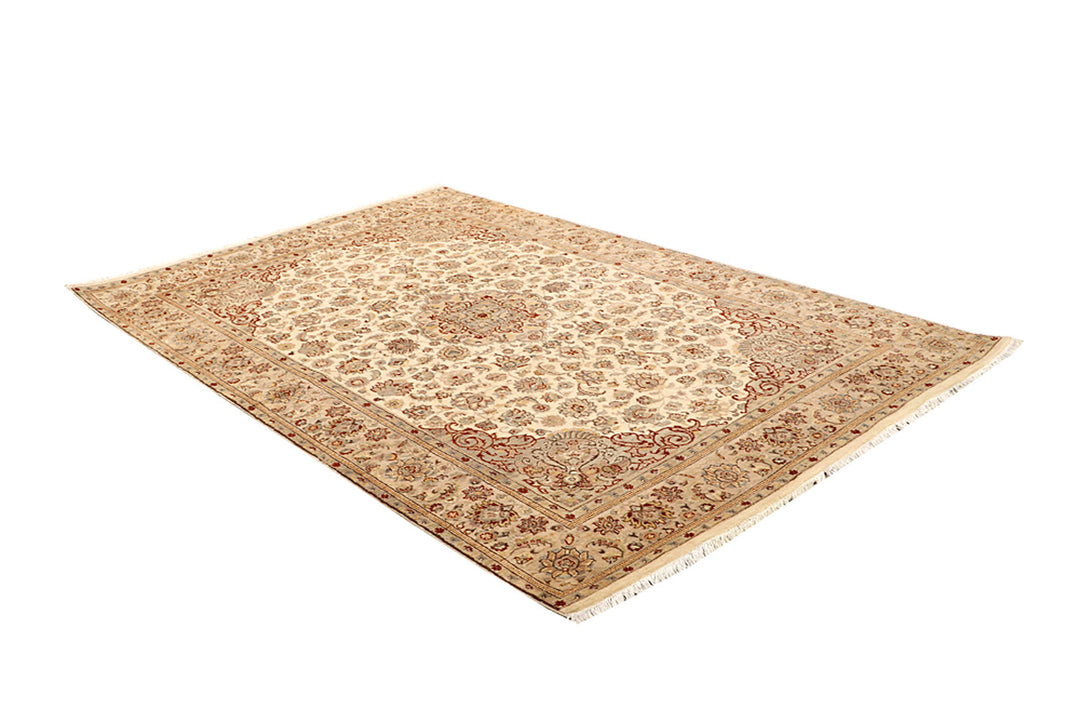 Blanched Almond Isfahan 5' 5 x 7' 11 - No. 68742 - ALRUG Rug Store