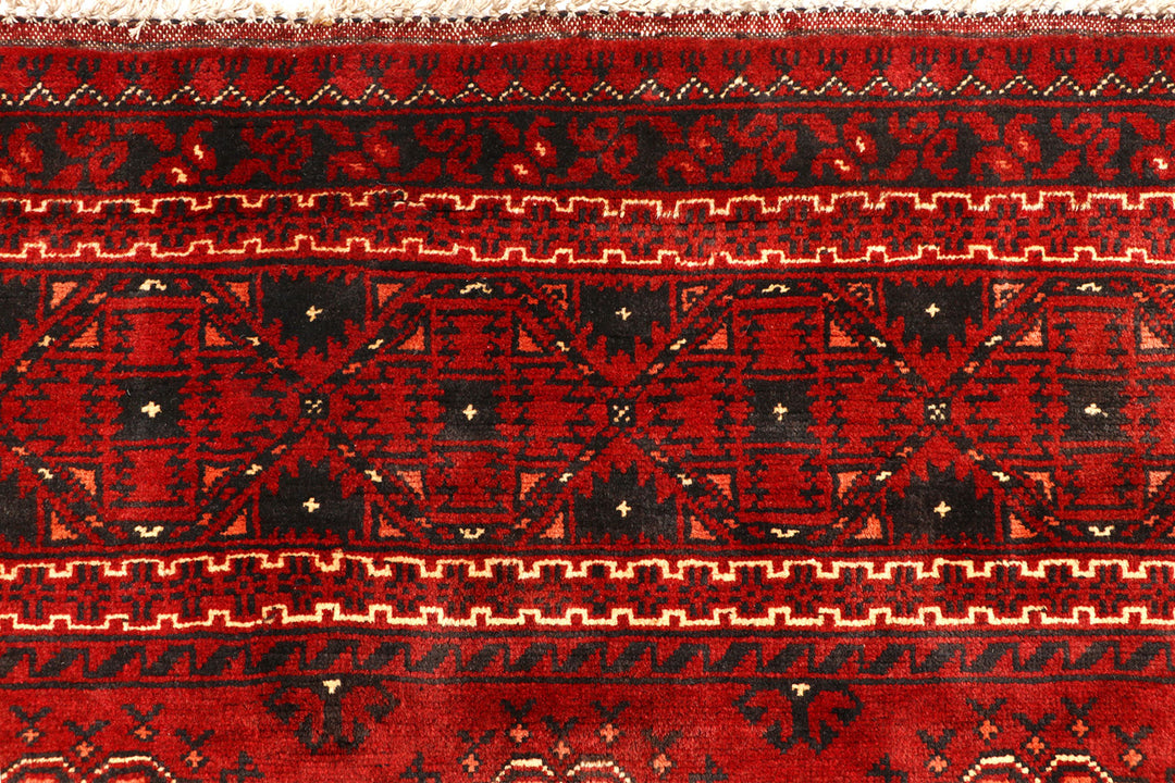 Maroon Khal Mohammadi 4'  10" x 6'  6" - No. QA28113