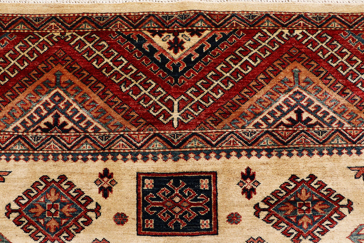 Cornsilk Kazak 6' 9 x 7' - No. 69830