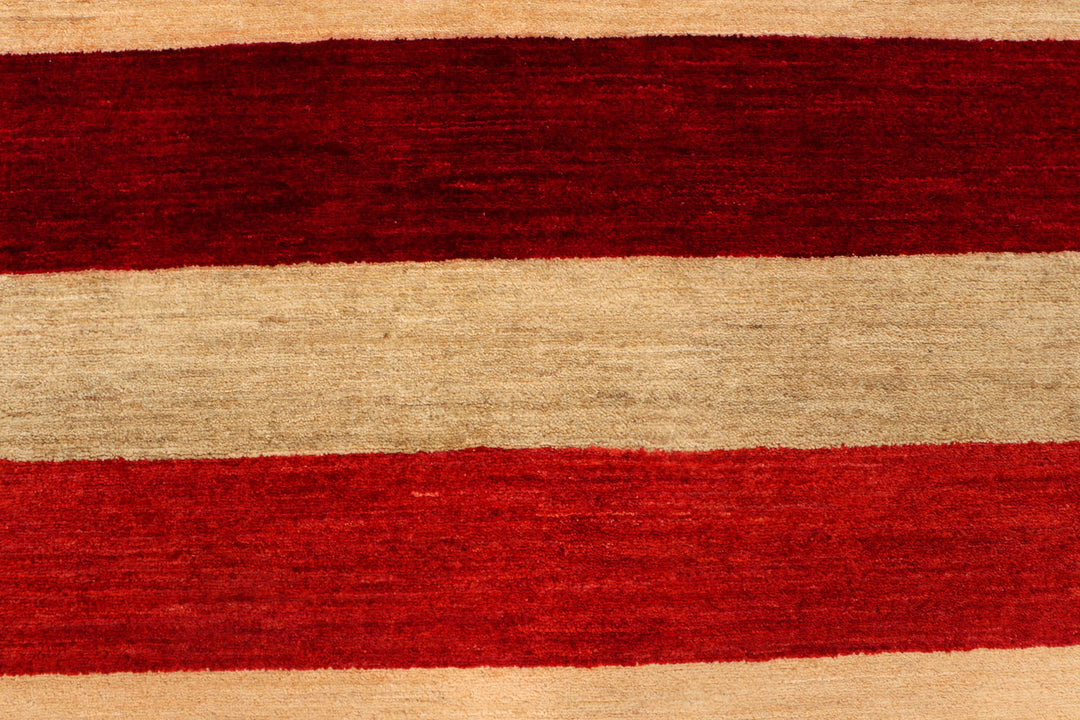 White Pakistani Gabbeh Rug 5' 6 x 8' Hand-Knotted close-up