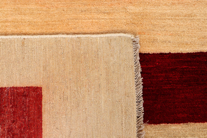 White Pakistani Gabbeh Rug 5' 6 x 8' Hand-Knotted texture
