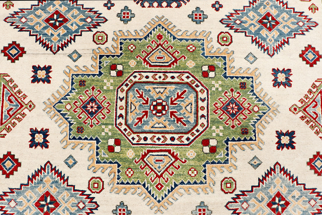 Cornsilk Kazak 6' 11 x 9' 10 - No. 70275