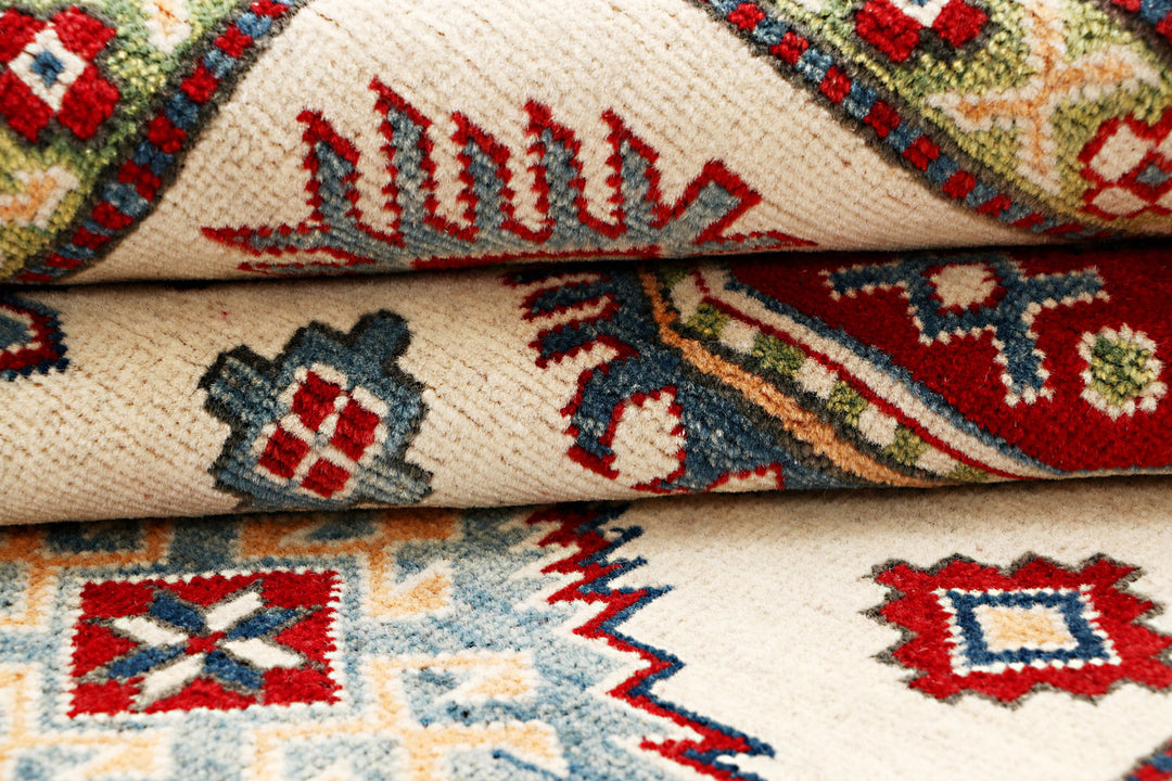 Cornsilk Kazak 6' 11 x 9' 10 - No. 70275