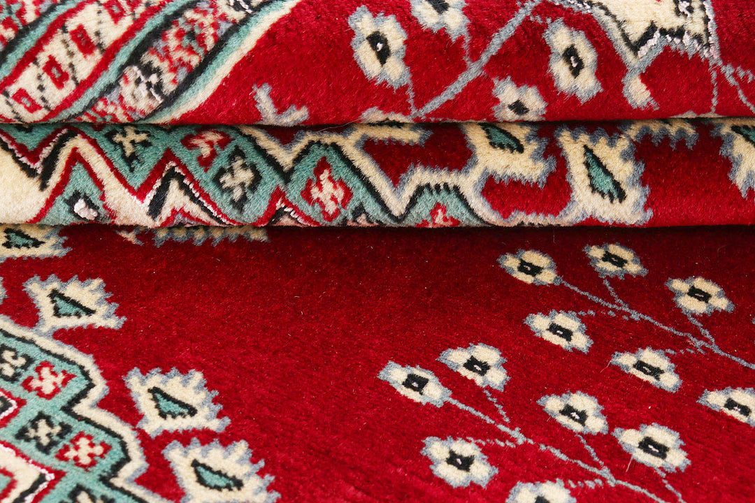 Dark Red Caucasian 5' 1 x 7' 9 - No. 72023