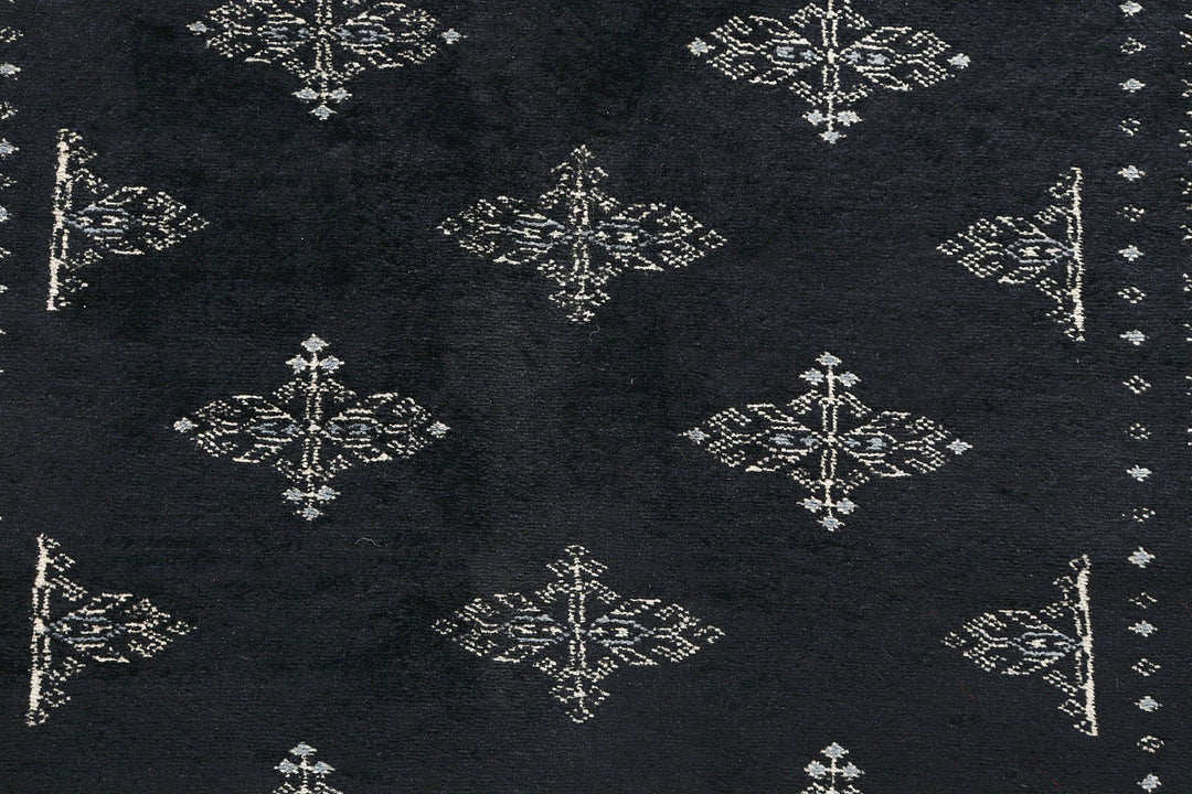 Black Butterfly 4' 1 x 6' 3 - No. 72030