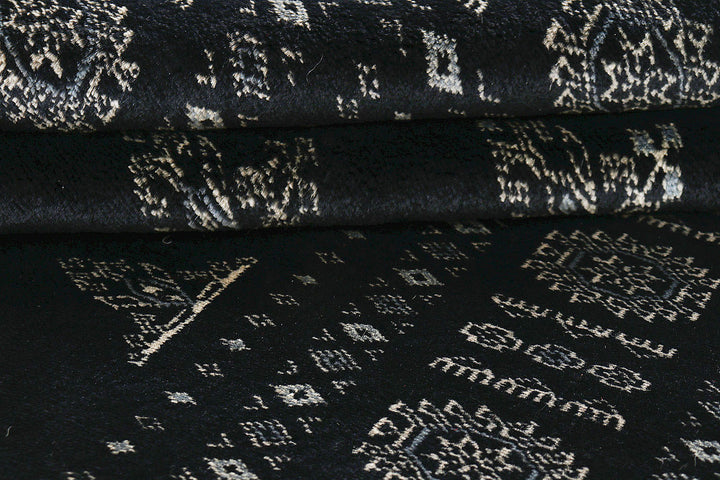 Black Butterfly 4' 1 x 6' 3 - No. 72030