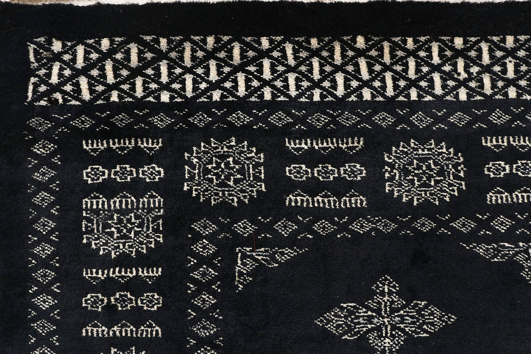 Black Butterfly 4' 1 x 6' 7 - No. 72034