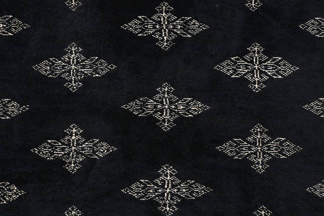 Black Butterfly 4' 1 x 6' 7 - No. 72034