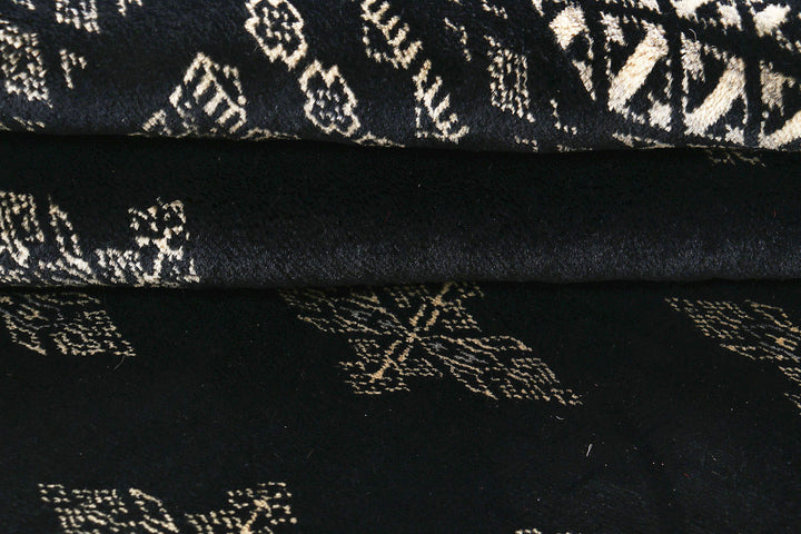 Black Butterfly 4' 1 x 6' 7 - No. 72034