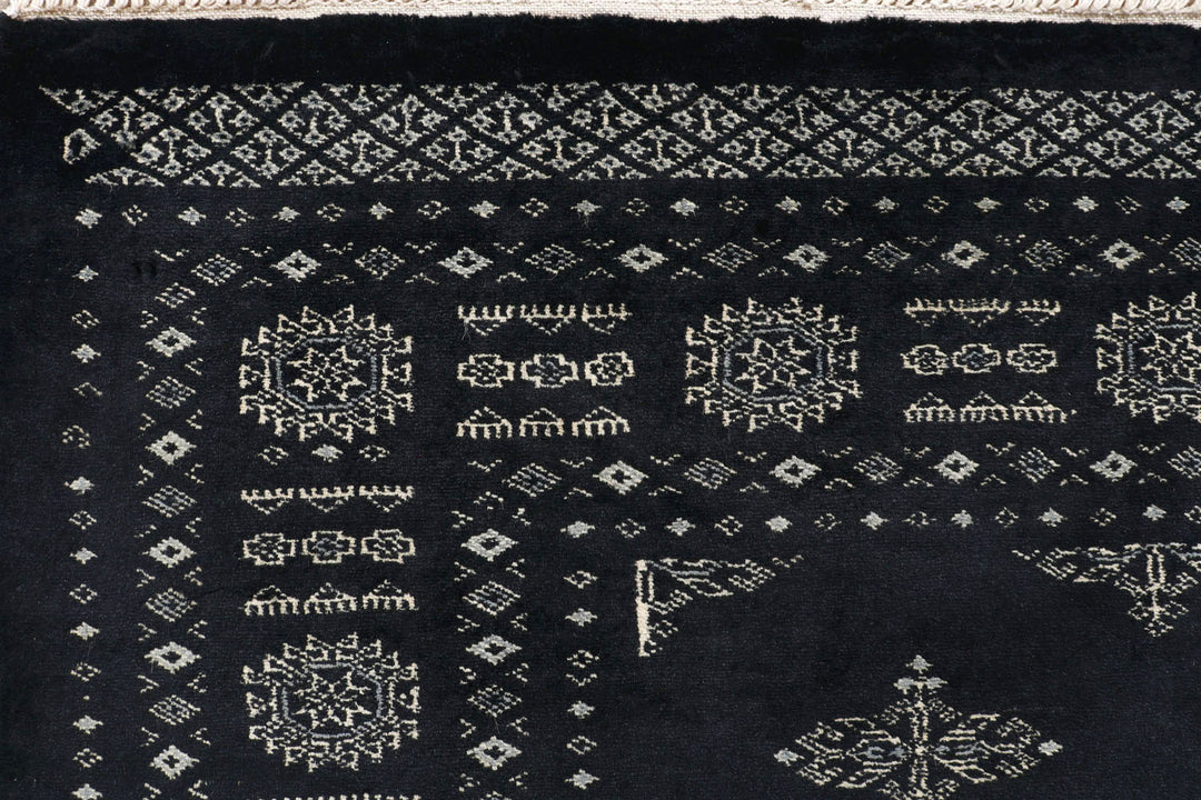 Black Butterfly 4' 1 x 6' 3 - No. 72035