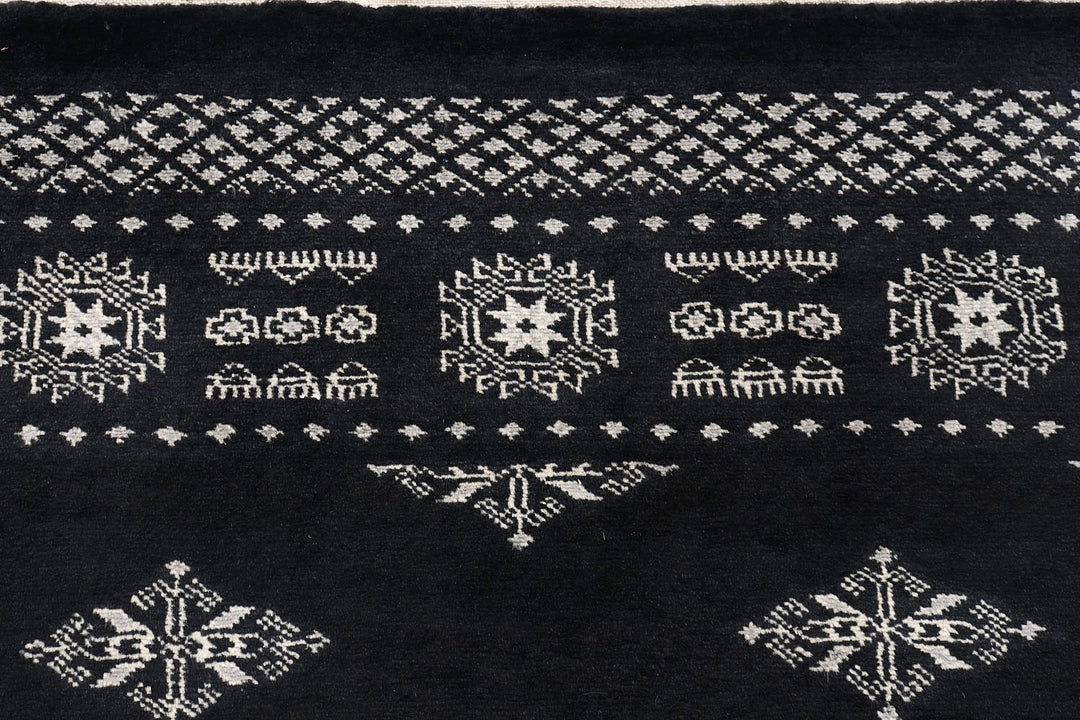 Black Butterfly 3' 11 x 6' 4 - No. 72041