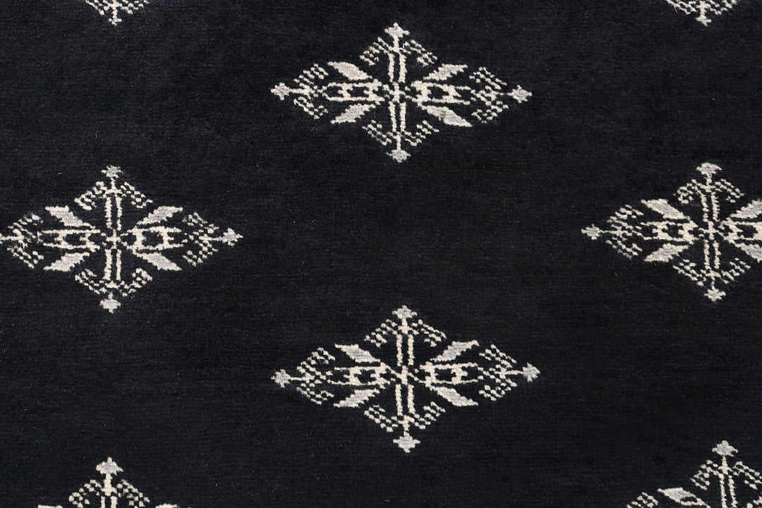 Black Butterfly 3' 11 x 6' 4 - No. 72041