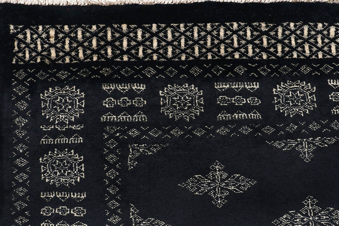 Black Butterfly 4' x 6' 9 - No. 72042