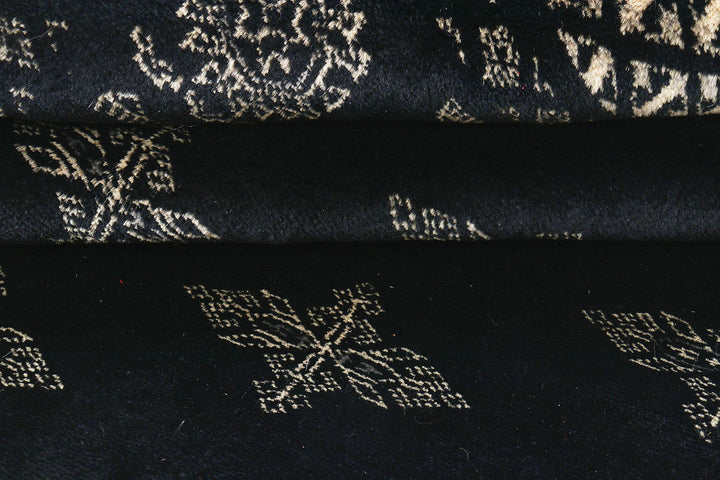 Black Butterfly 4' x 6' 9 - No. 72042