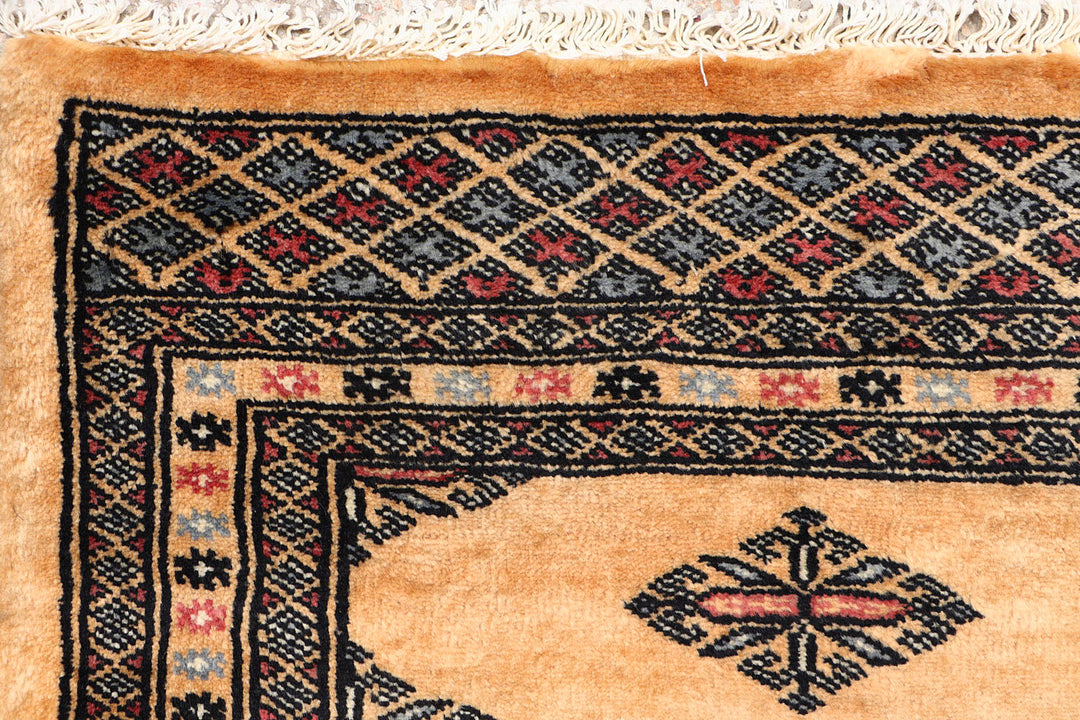 White Pakistani Butterfly Rug 2' 1 x 5' 11 Hand-Knotted detail