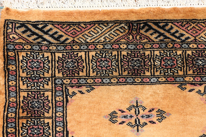 White Pakistani Butterfly Rug 2'1" x 6' Hand-Knotted detail
