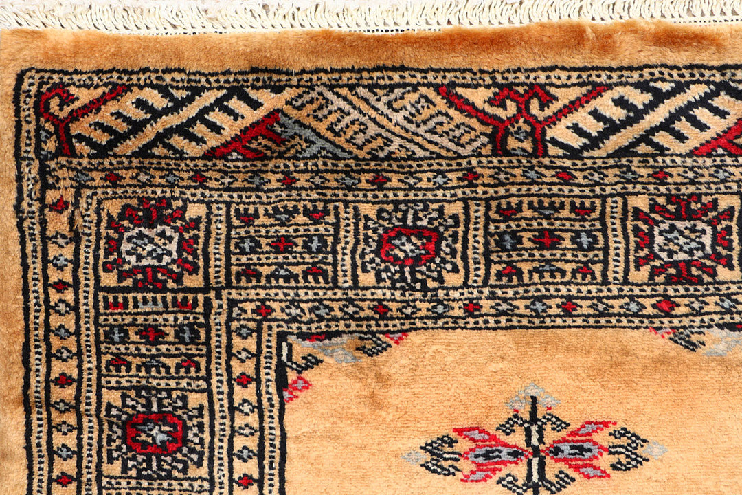 White Pakistani Butterfly Rug 2'2" x 6' Hand-Knotted detail