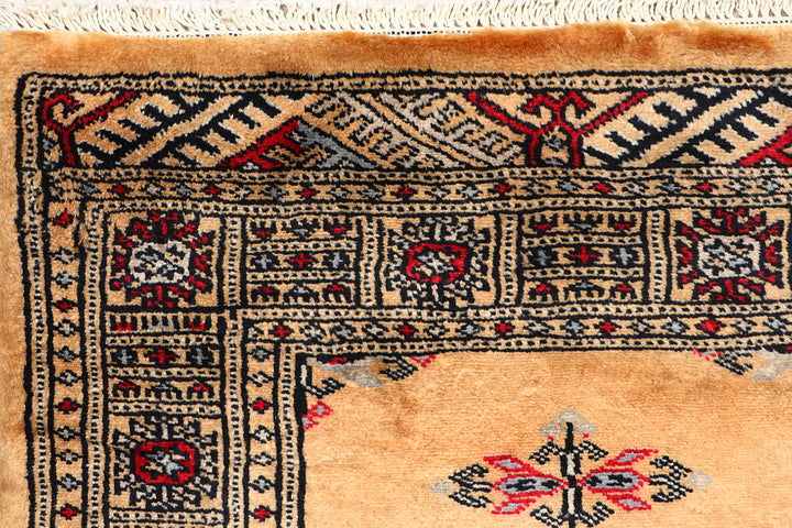 White Pakistani Butterfly Rug 2'2" x 6' Hand-Knotted detail
