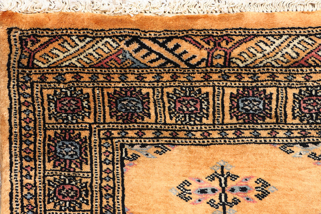 White Pakistani Butterfly Rug 2' 2 x 5' 11 Hand-Knotted detail