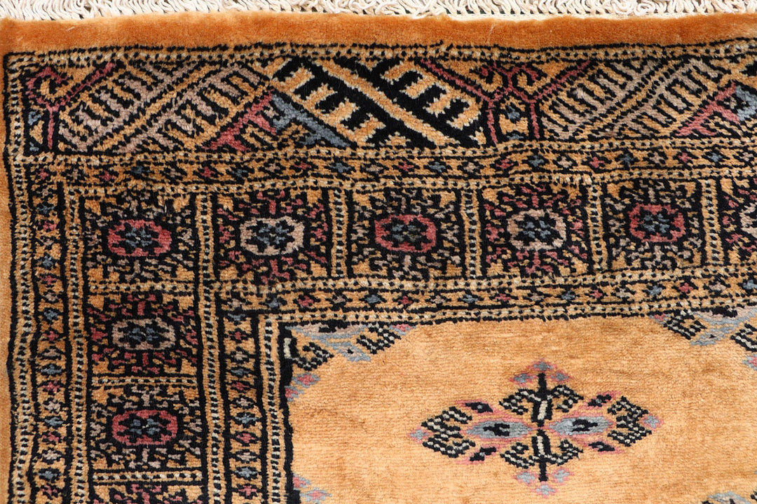 White Pakistani Butterfly Rug 2'2" x 6'1" Hand-Knotted detail