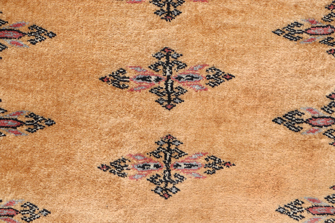 White Pakistani Butterfly Rug 2'8" x 9'5" Hand-Knotted close-up