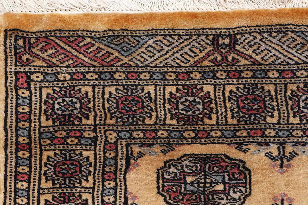 White Pakistani Bokhara Rug 2'7" x 10'2" Hand-Knotted detail
