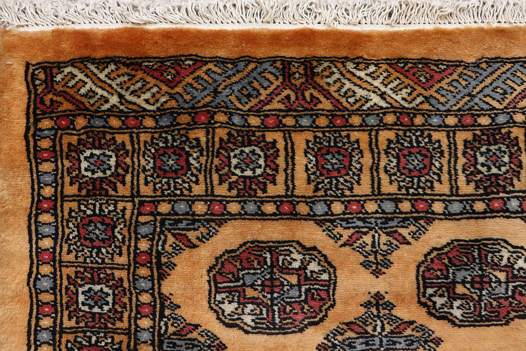 White Pakistani Bokhara Rug 2' 7 x 10' 2 Hand-Knotted detail