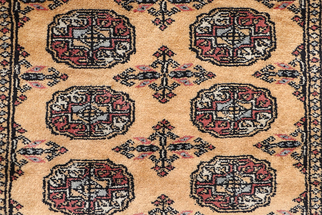 White Pakistani Bokhara Rug 2' 7 x 9' 11 Hand-Knotted close-up