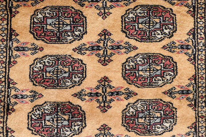 White Pakistani Bokhara Rug 2' 7 x 9' 11 Hand-Knotted close-up