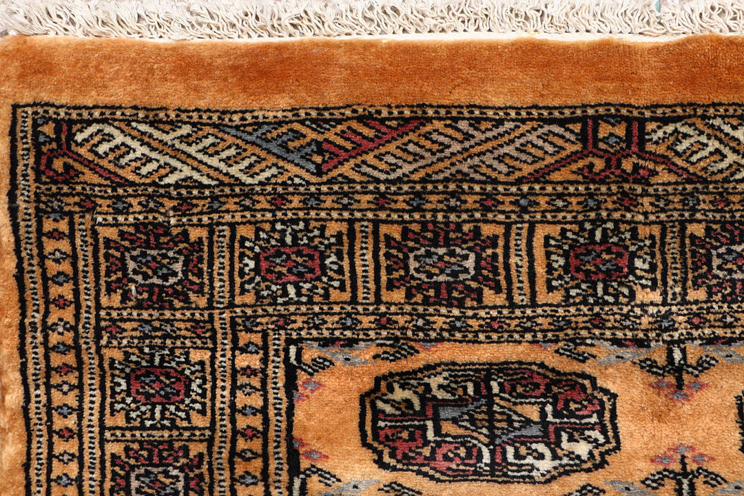 White Pakistani Bokhara Rug 2' 8 x 9' 5 Hand-Knotted detail