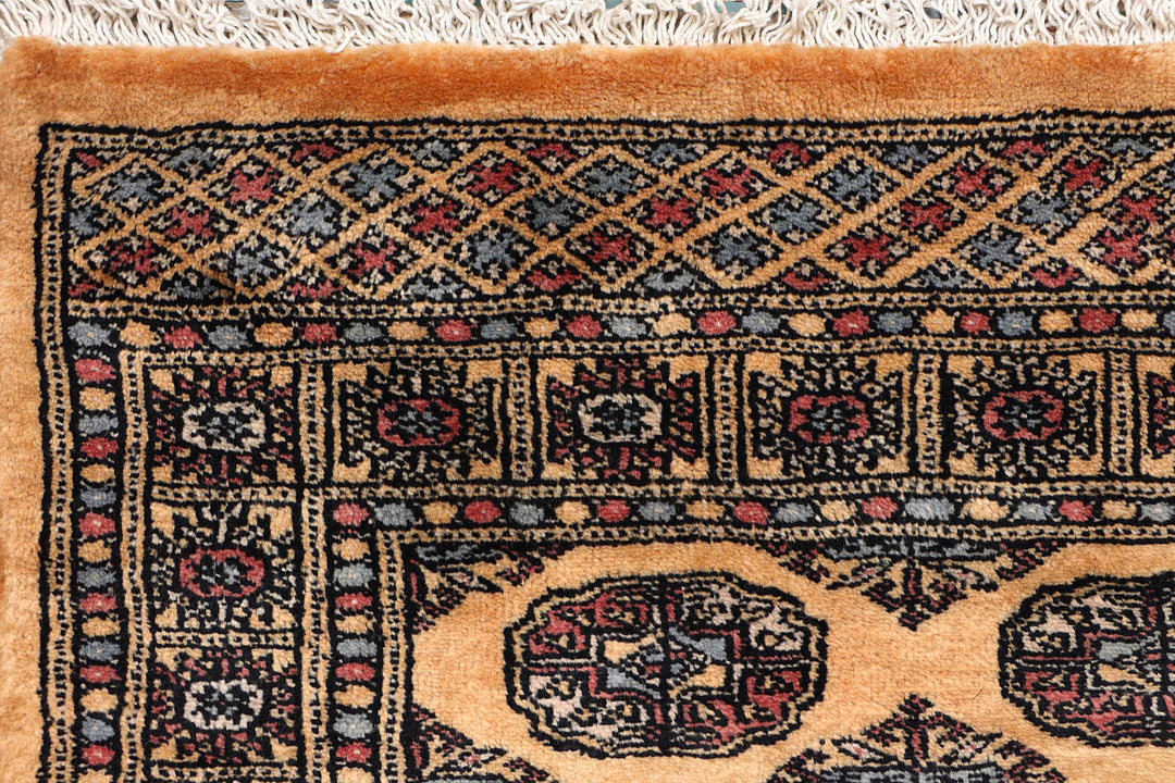 White Pakistani Bokhara Rug 2' 6 x 10' Hand-Knotted detail