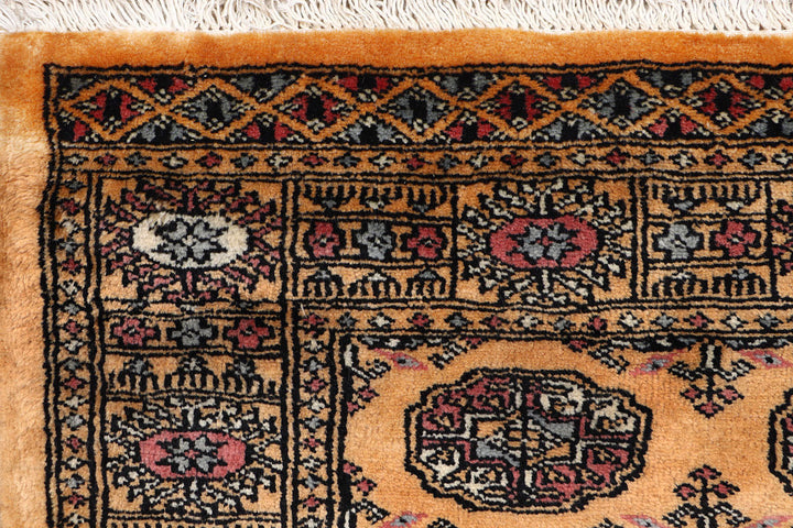 White Pakistani Bokhara Rug 2' 7 x 10' 3 Hand-Knotted detail