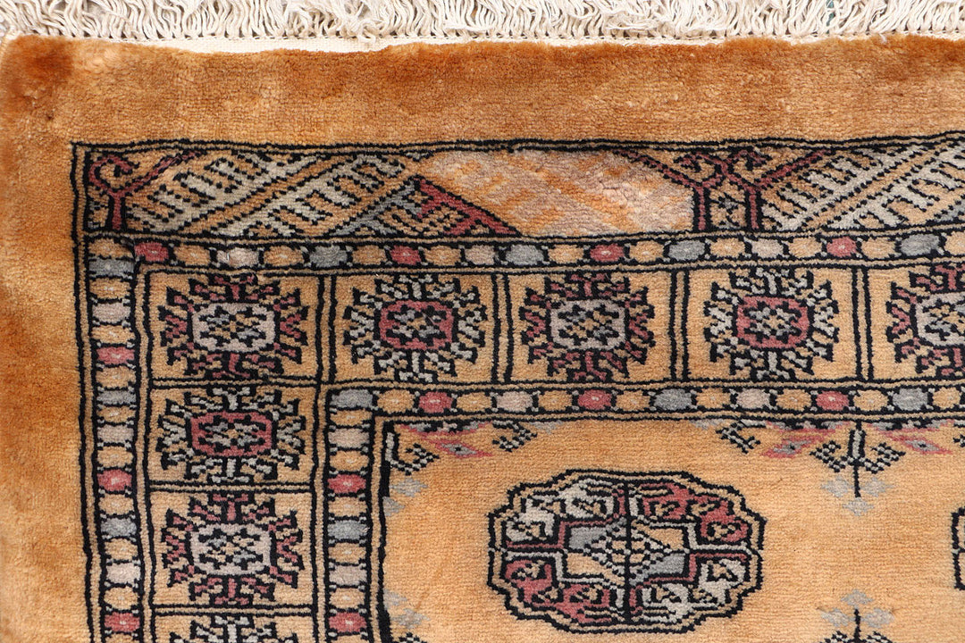 White Pakistani Bokhara Rug 2'7" x 10'1" Hand-Knotted detail
