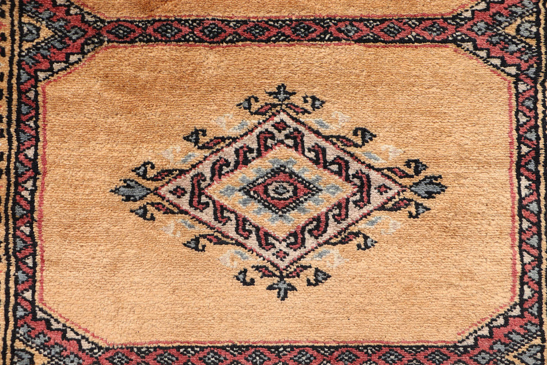 Navajo White Pakistani Jaldar Rug 2' 7" x 10' Hand-Knotted close-up