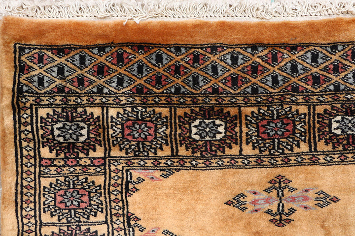 White Pakistani Butterfly Rug 2' 8" x 10' Hand-Knotted detail