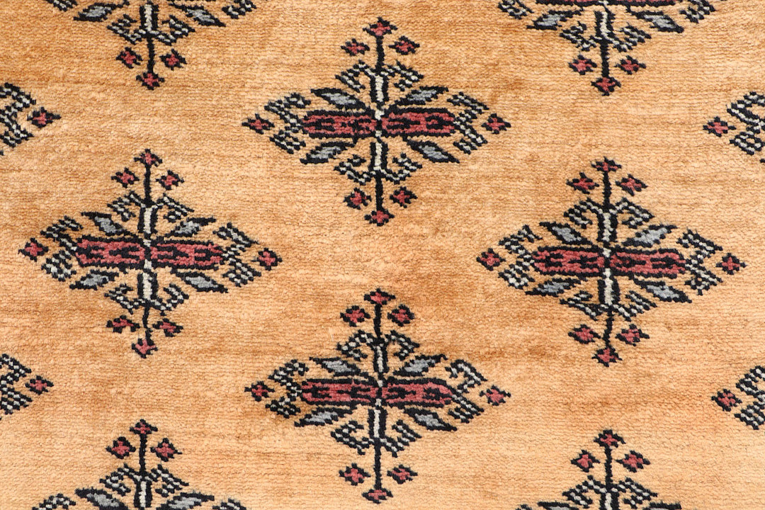 White Pakistani Butterfly Rug 2' 7" x 10' Hand-Knotted close-up