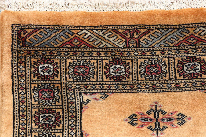 White Pakistani Butterfly Rug 2' 7" x 9' 7" Hand-Knotted detail