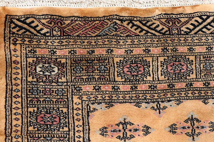 White Pakistani Butterfly Rug 2' 7 x 9' 10 Hand-Knotted detail