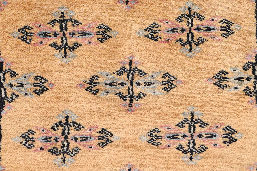 White Pakistani Butterfly Rug 2' 7 x 9' 10 Hand-Knotted close-up