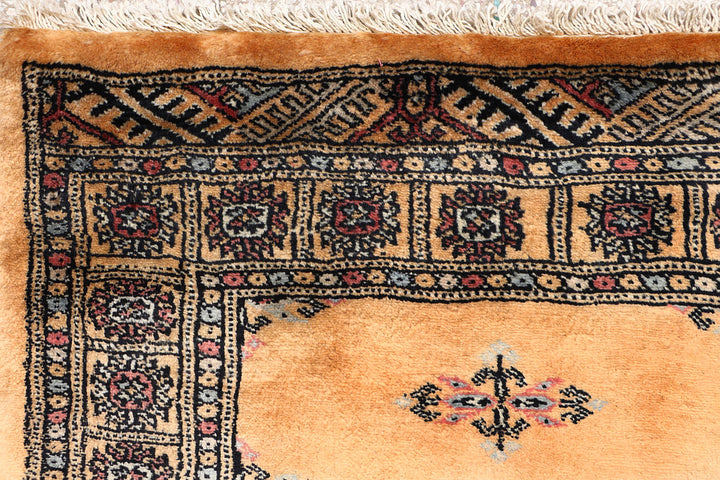 White Pakistani Butterfly Rug 2'7" x 10'4" Hand-Knotted detail
