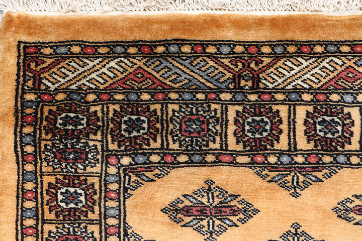 White Pakistani Geometric Rug 2'7" x 10'3" Hand-Knotted detail
