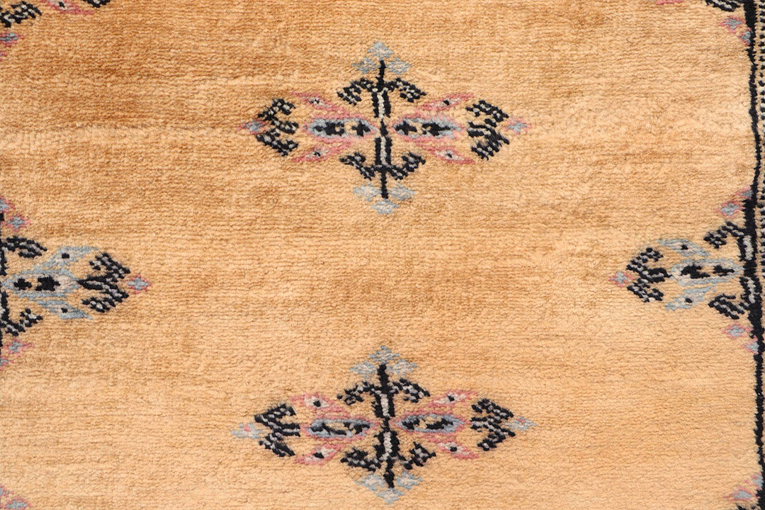 White Pakistani Butterfly Rug 2' 6" x 9' 7" Hand-Knotted close-up