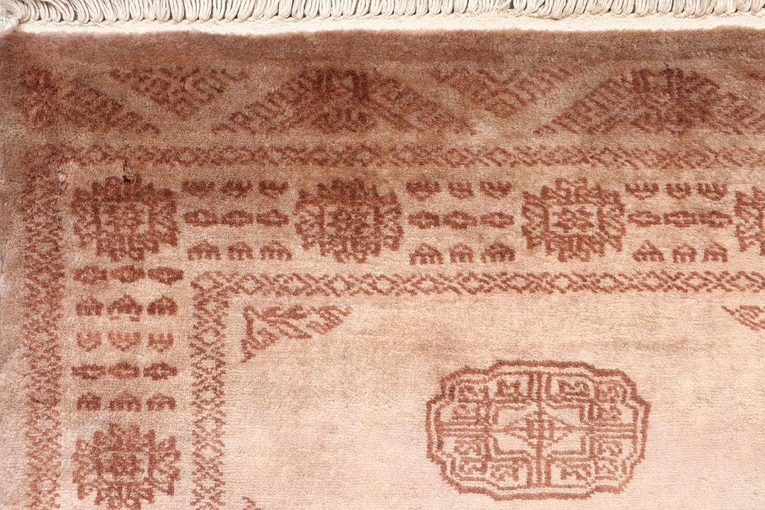 White Pakistani Bokhara Rug 2'6" x 10'5" Hand-Knotted detail