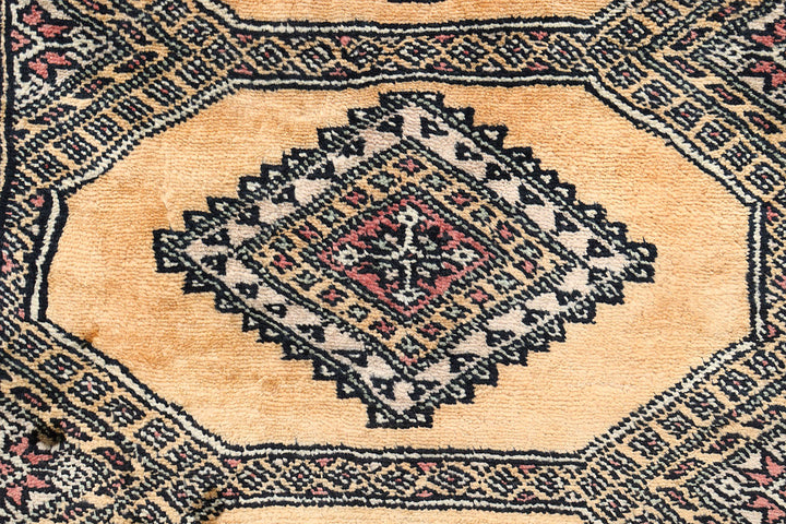 White Pakistani Jaldar Rug 2' 7" x 11' 11" Hand-Knotted close-up