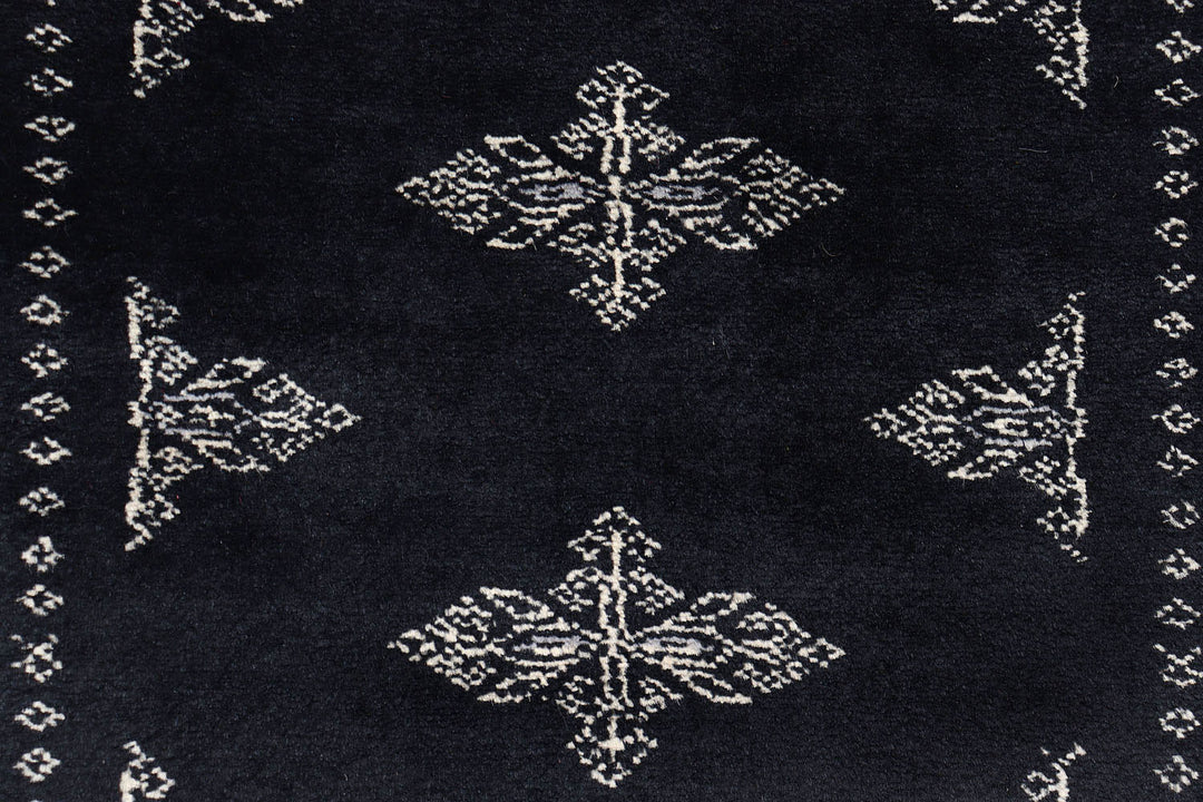 Black Butterfly 2' 7 x 14' 2 - No. 72646