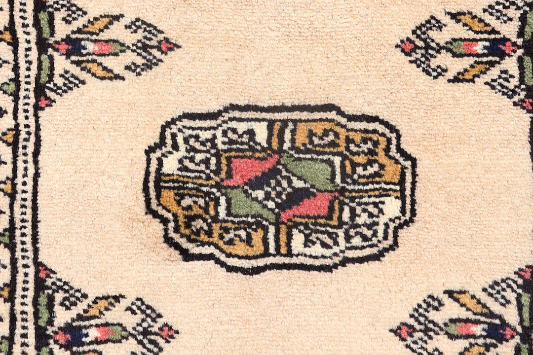 Bisque Bokhara 2' 7 x 10' 4 - No. 72825